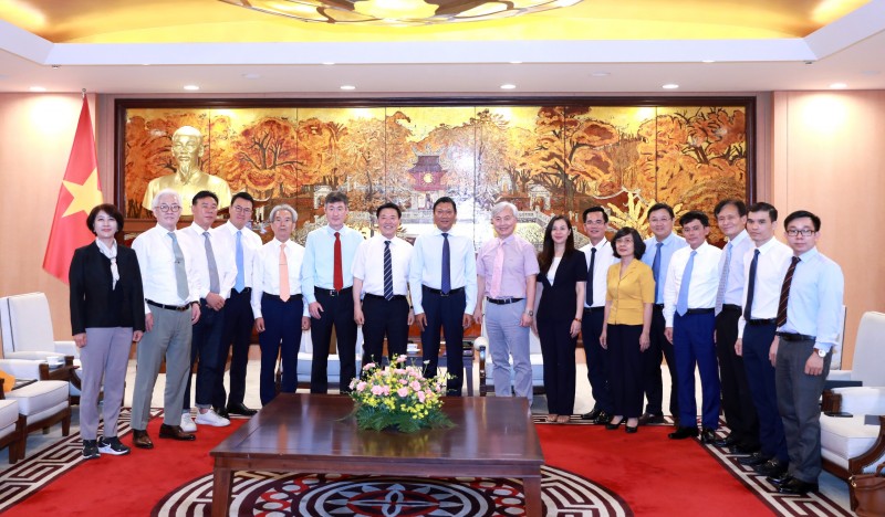 thành lập nhóm công tác chung gồm các chuyên gia của Hà Nội và Hàn Quốc để nghiên cứu, xây dựng các chương trình hợp tác có trọng tâm, trọng điểm, thành lập nhóm công tác chung gồm các chuyên gia của Hà Nội và Hàn Quốc để nghiên cứu, xây dựng các chương trình hợp tác có trọng tâm, trọng điểm,