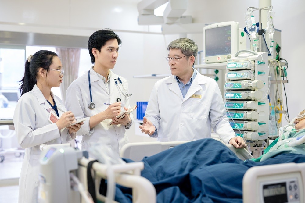 VinUni là trường đại học đầu tiên và duy nhất ở Việt Nam có các chương trình Bác sĩ nội trú đạt chuẩn ACGME-I và chương trình Cử nhân Điều dưỡng đạt kiểm định ACEN – các chuẩn kiểm định cao nhất thế giới cho các ngành học này. VinUni là trường đại học đầu tiên và duy nhất ở Việt Nam có các chương trình Bác sĩ nội trú đạt chuẩn ACGME-I và chương trình Cử nhân Điều dưỡng đạt kiểm định ACEN – các chuẩn kiểm định cao nhất thế giới cho các ngành học này.