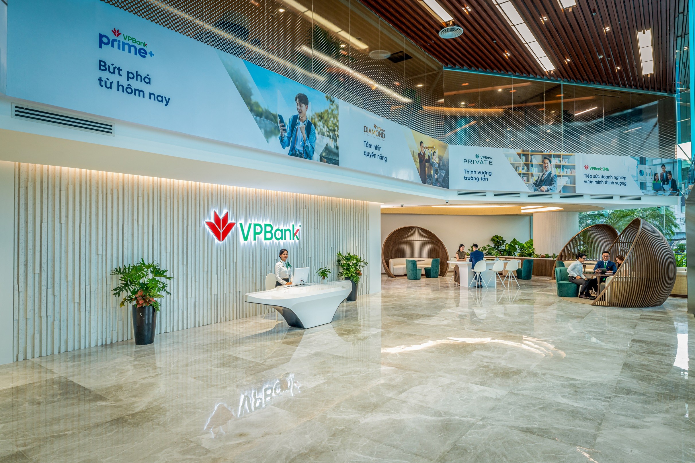 VPBank trong danh sách 2.000 doanh nghiệp lớn nhất thế giới năm thứ ba liên tiếp VPBank trong danh sách 2.000 doanh nghiệp lớn nhất thế giới năm thứ ba liên tiếp