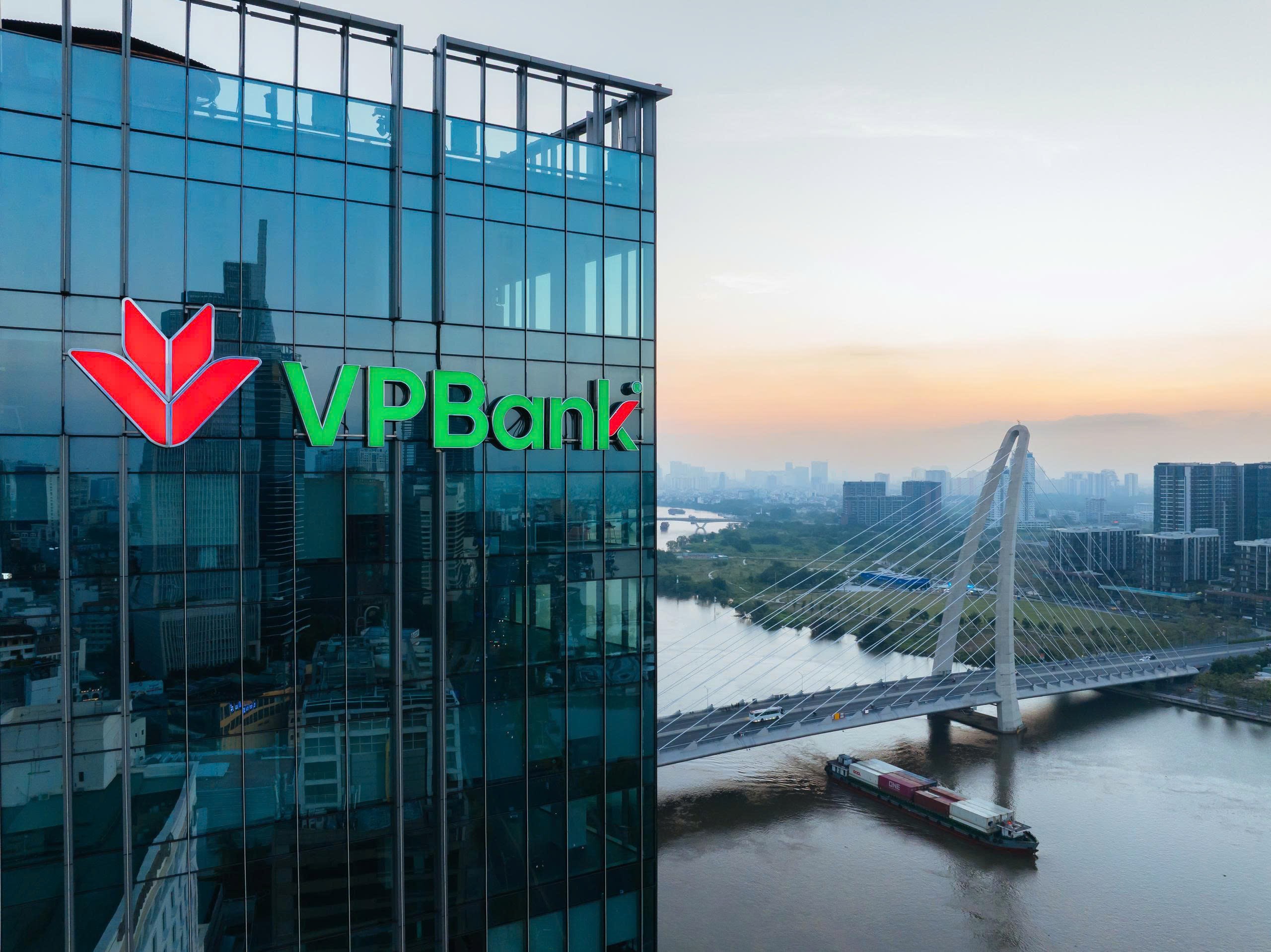 VPBank trong danh sách 2.000 doanh nghiệp lớn nhất thế giới năm thứ ba liên tiếp VPBank trong danh sách 2.000 doanh nghiệp lớn nhất thế giới năm thứ ba liên tiếp