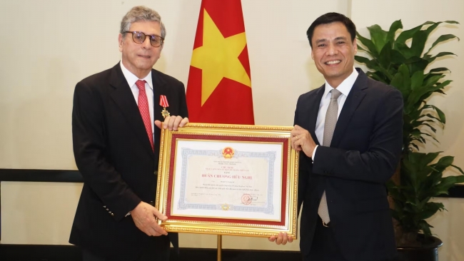 Đại sứ Marco Farani được trao Huân chương Hữu nghị vì đóng góp cho quan hệ Việt Nam - Brazil