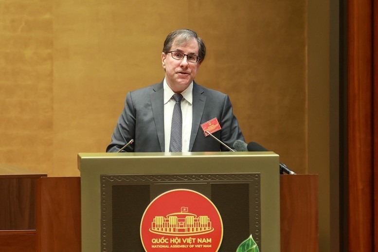 Ông Micheal Kokalari, Chuyên gia kinh tế, Quỹ đầu tư VinaCapital, phát biểu tại Hội nghị. Ảnh: VGP. Ông Micheal Kokalari, Chuyên gia kinh tế, Quỹ đầu tư VinaCapital, phát biểu tại Hội nghị. Ảnh: VGP.