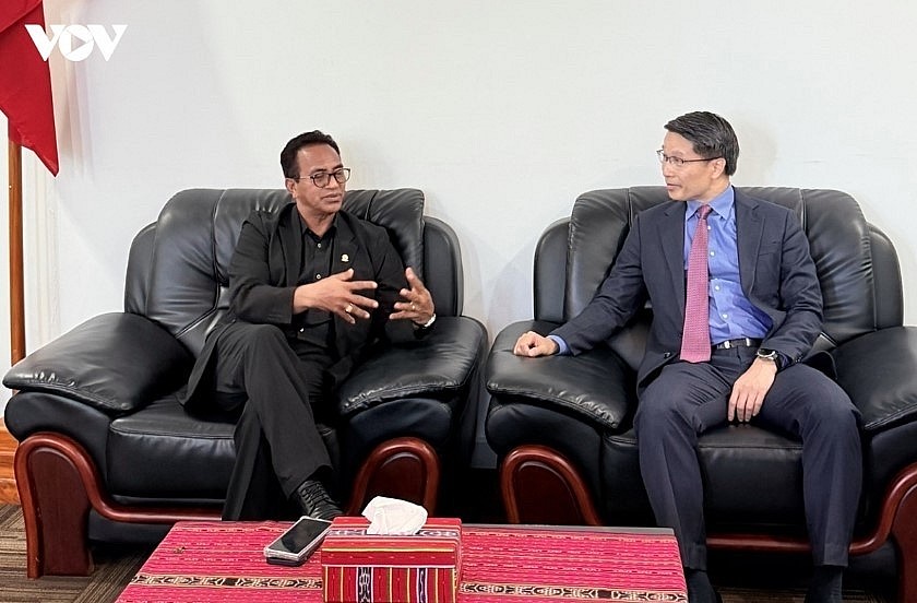 Vietnamese Chargé d’Affaires in Timor-Leste Pham Binh Dam meets with Justice Minister Sergio de Jesus Fernandes da Costa Hornai. Vietnamese Chargé d’Affaires in Timor-Leste Pham Binh Dam meets with Justice Minister Sergio de Jesus Fernandes da Costa Hornai.