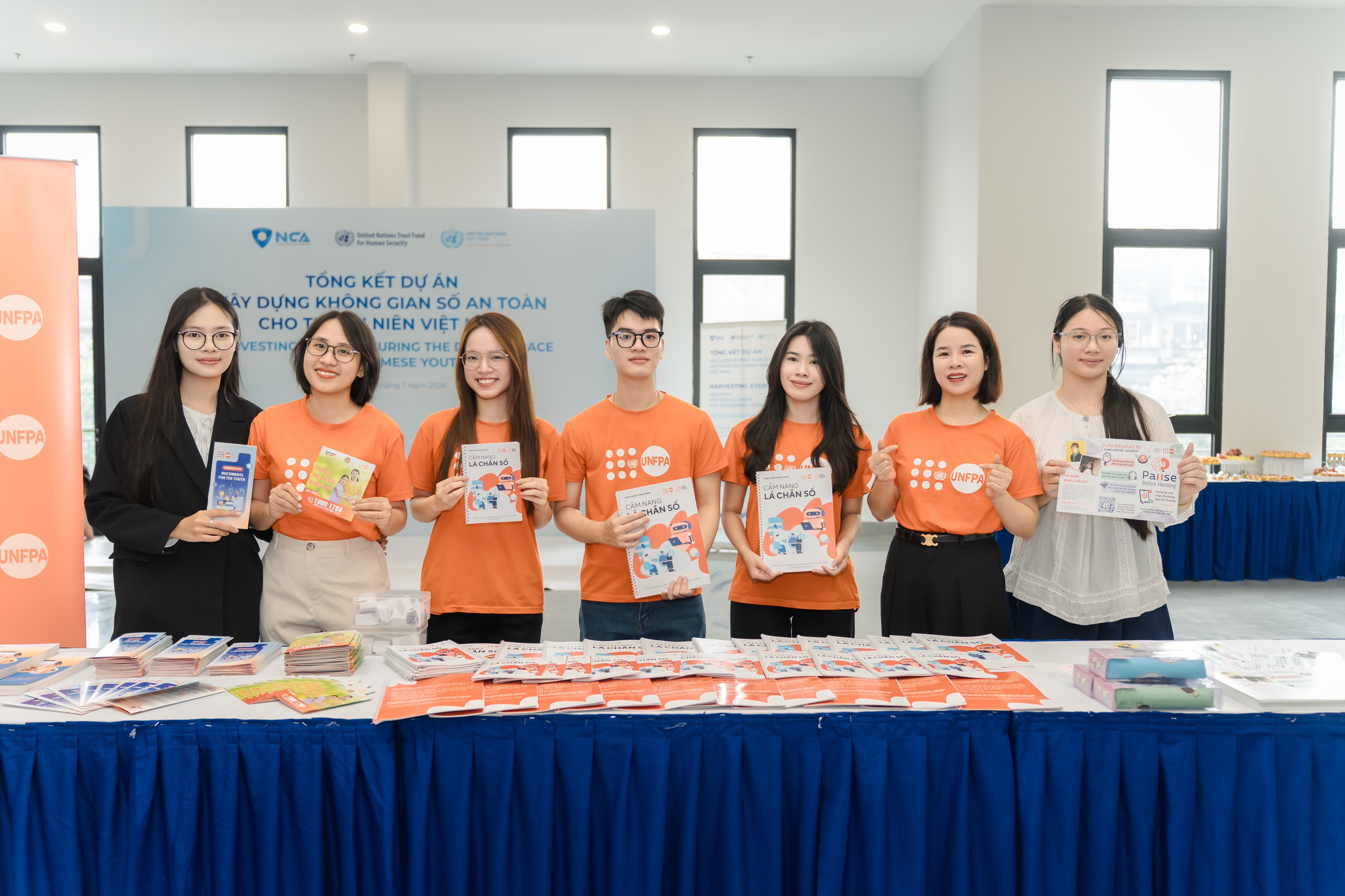Ra mắt Cẩm nang an toàn số dành cho thanh niên Việt Nam Ra mắt Cẩm nang an toàn số dành cho thanh niên Việt Nam