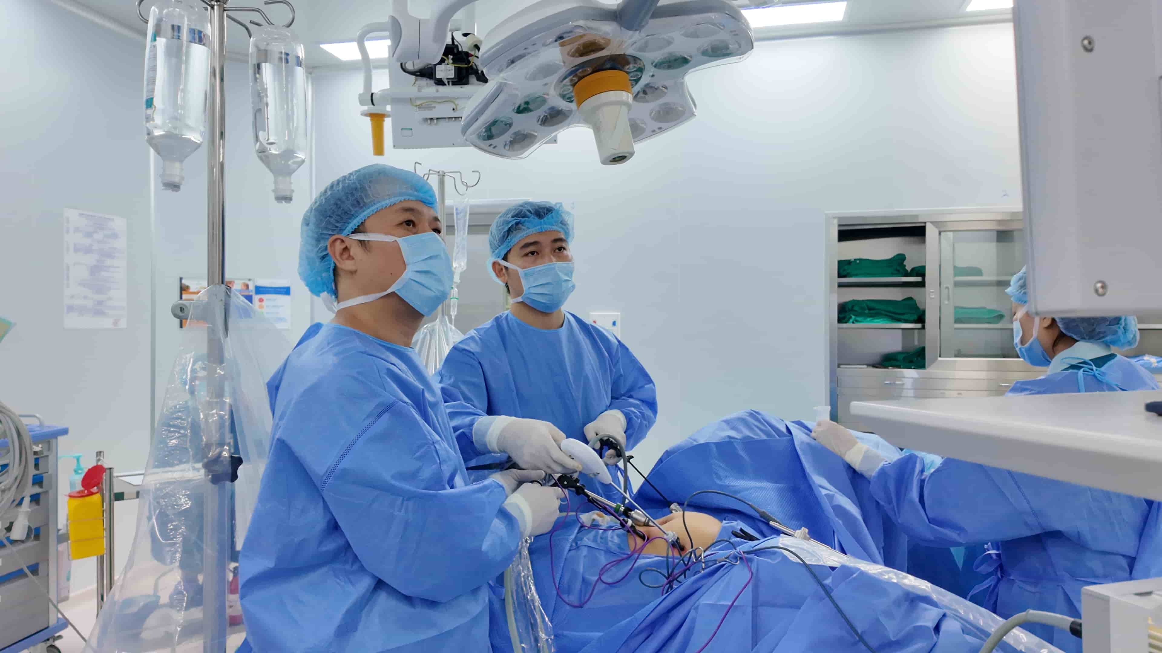 Gỡ “nút thắt” hai bệnh lý dai dẳng cho người phụ nữ bị sa đa tạng chậu phức tạp Gỡ “nút thắt” hai bệnh lý dai dẳng cho người phụ nữ bị sa đa tạng chậu phức tạp
