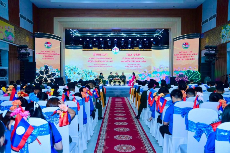 Bộ Quốc phòng trao tặng 100 suất học bổng cho học sinh nghèo khu vực biên giới Việt Nam Bộ Quốc phòng trao tặng 100 suất học bổng cho học sinh nghèo khu vực biên giới Việt Nam