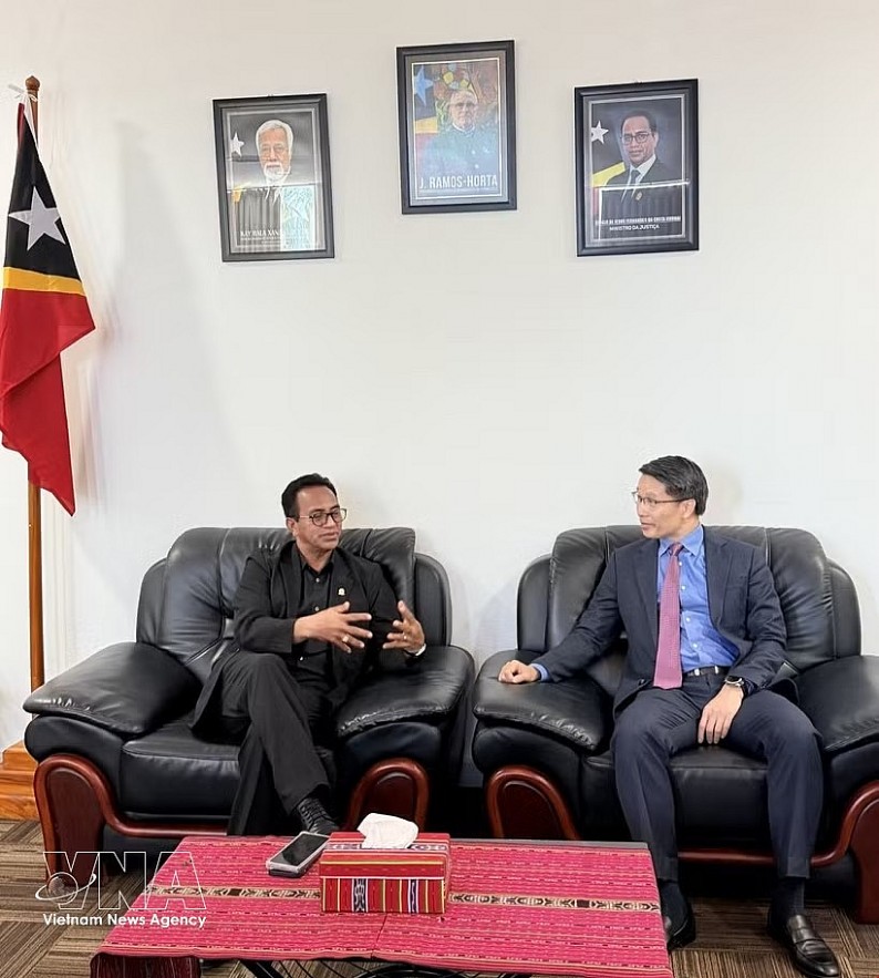 Charge d'Affaires of Vietnam to Timor-Leste Pham Binh Dam and Timor-Leste Minister of Justice Sergio de Jesus Fernandes da Costa Hornai in Dili at the working session. Photo published by VNA Charge d'Affaires of Vietnam to Timor-Leste Pham Binh Dam and Timor-Leste Minister of Justice Sergio de Jesus Fernandes da Costa Hornai in Dili at the working session. Photo published by VNA