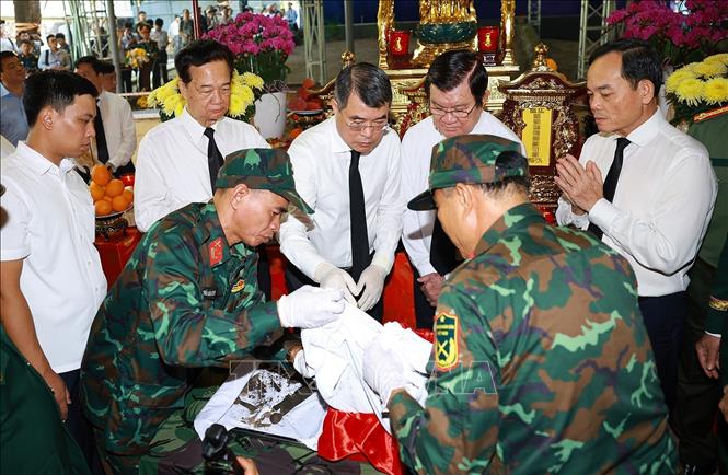 Thủ tướng Lê Minh Hưng: Tìm kiếm hài cốt các anh hùng, liệt sĩ bằng tấm lòng tri ân và tinh thần trách nhiệm cao nhất Chú thích ảnh
