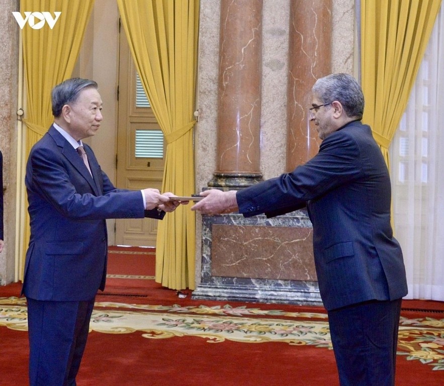 Newly appointed Iranian Ambassador Akbar Ghasemi Ali Abadi presents his credentials to Party General Secretary and State President To Lam in Hanoi on July 6, 2026