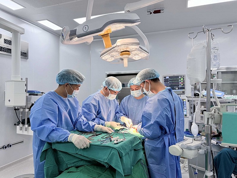 Vinmec Hạ Long giải cứu cụ bà 88 tuổi bị khối u giáp khổng lồ chèn ép đường thở suốt 18 năm