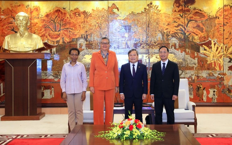 quan hệ hữu nghị truyền thống được xây dựng qua nhiều thế hệ trên nền tảng tin cậy và gắn bó. (Ảnh: T.L) quan hệ hữu nghị truyền thống được xây dựng qua nhiều thế hệ trên nền tảng tin cậy và gắn bó. (Ảnh: T.L)
