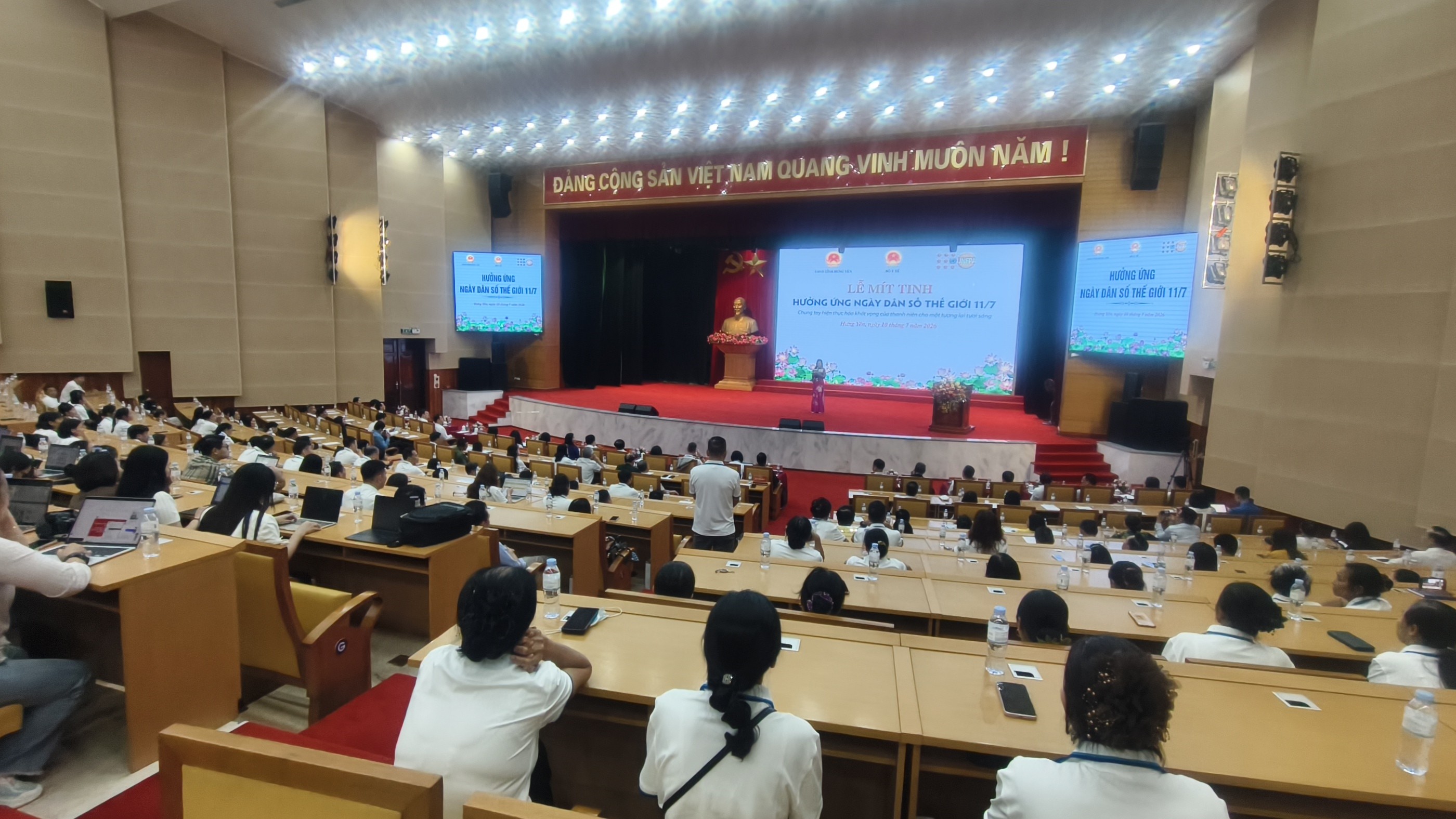 Chung tay hiện thực hóa khát vọng của thanh niên cho một tương lai tươi sáng Chung tay hiện thực hóa khát vọng của thanh niên cho một tương lai tươi sáng