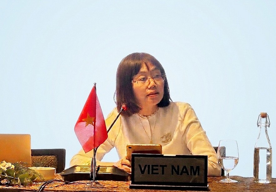 Nguyen Thi Hoa Mai, deputy director of the Vietnam National Authority of Tourism, puts forward proposals to foster ASEAN-India tourism cooperation at 35th Meeting of the ASEAN-India Tourism Working Group in Singapore on July 9. (Photo: VNAT) Nguyen Thi Hoa Mai, deputy director of the Vietnam National Authority of Tourism, puts forward proposals to foster ASEAN-India tourism cooperation at 35th Meeting of the ASEAN-India Tourism Working Group in Singapore on July 9. (Photo: VNAT)