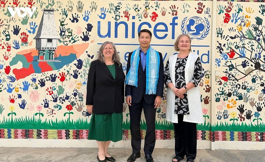 Chargé d'Affaires of Vietnam to Timor-Leste Pham Binh Dam (C) during his meeting with UNICEF Representative in Timor-Leste Patrizia DiGiovanni in capital Dili on July 10. Chargé d'Affaires of Vietnam to Timor-Leste Pham Binh Dam (C) during his meeting with UNICEF Representative in Timor-Leste Patrizia DiGiovanni in capital Dili on July 10.