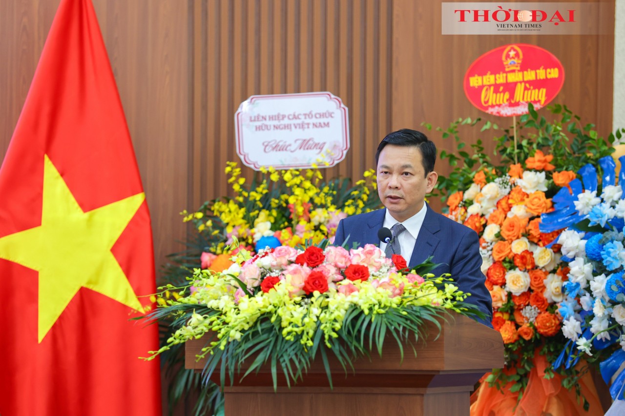 Vietnam Union of Friendship Organizations (VUFO) Vice President Dong Huy Cuong delivers remarks at the friendship gathering. (Photo: Dinh Hoa)