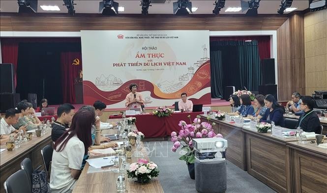  hội thảo “Ẩm thực với phát triển du lịch Việt Nam”.