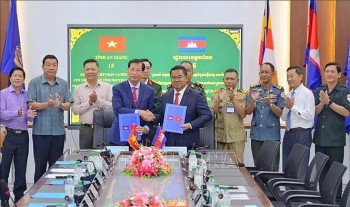 Tiếp nhận 14 hài cốt liệt sĩ quân tình nguyện, chuyên gia Việt Nam từ Campuchia