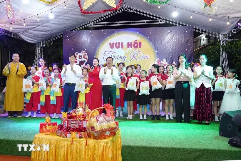 Dấu mốc hoàn thiện hệ thống cộng đồng người Việt tại Lào