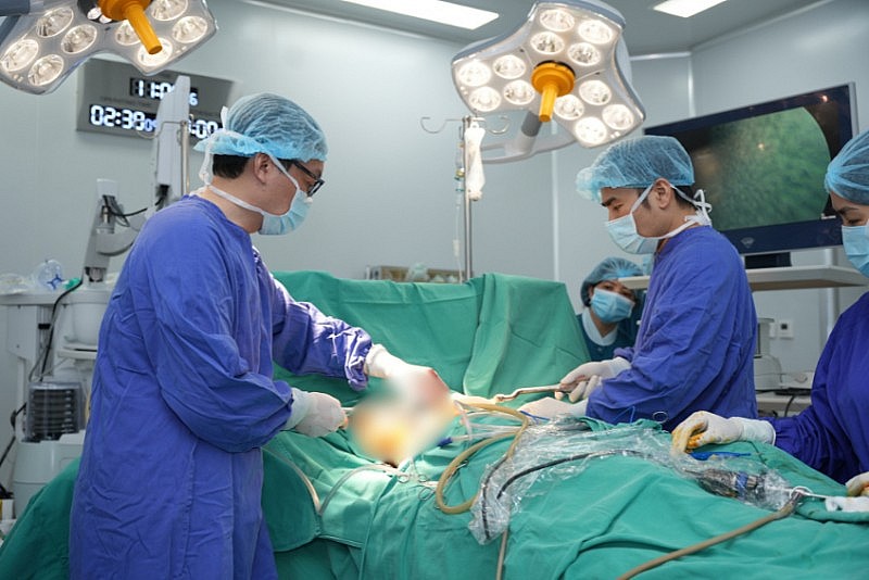 Ca phẫu thuật nâng tạo hình lồng ngực phức tạp được thực hiện thành công tại Bệnh viện Đa khoa Vinmec Hải Phòng. Ca phẫu thuật nâng tạo hình lồng ngực phức tạp được thực hiện thành công tại Bệnh viện Đa khoa Vinmec Hải Phòng.