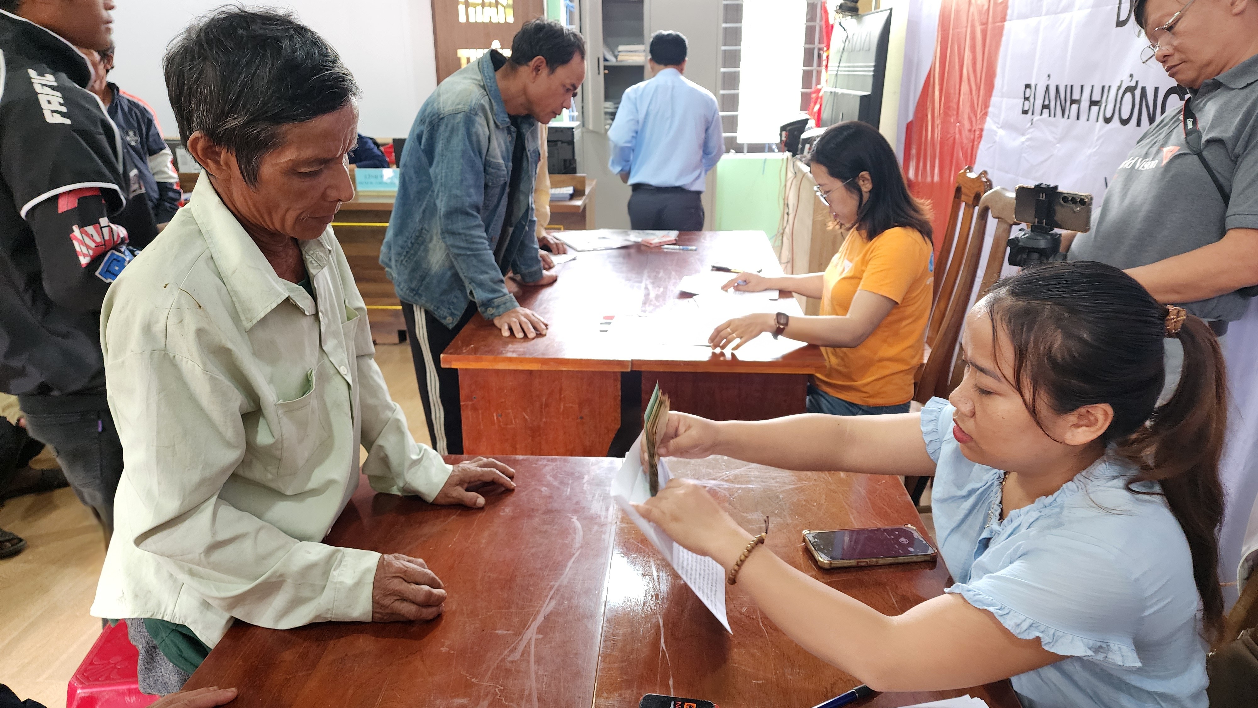 Hơn 3,74 tỷ đồng hỗ trợ người dân Đà Nẵng phục hồi sau bão Fengshen và Kalmaegi Hơn 3,74 tỷ đồng hỗ trợ người dân Đà Nẵng phục hồi sau bão Fengshen và Kalmaegi