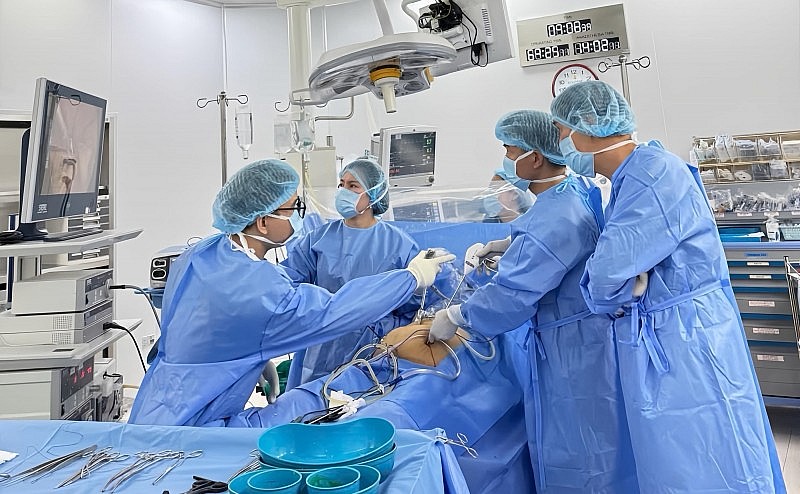 Ê-kíp đa chuyên khoa Vinmec Đà Nẵng trong ca phẫu thuật