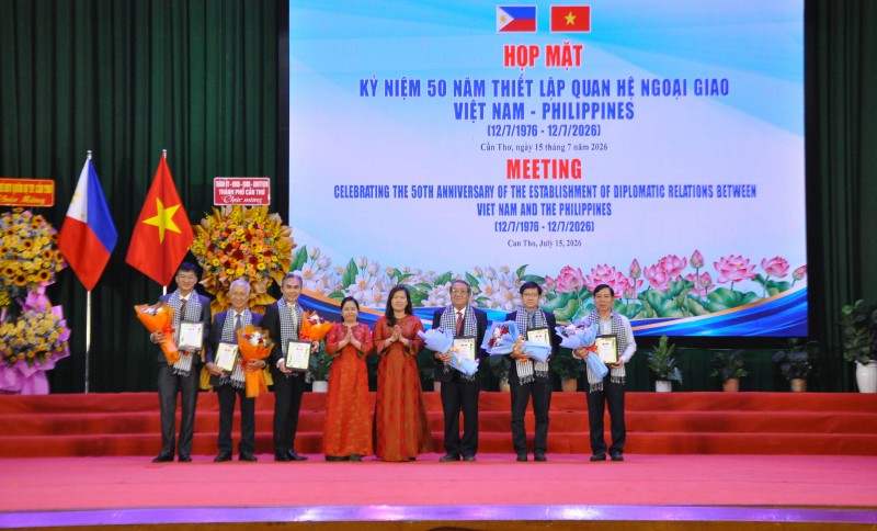 Cần Thơ họp mặt kỷ niệm 50 năm thiết lập quan hệ ngoại giao Việt Nam - Philippines Cần Thơ họp mặt kỷ niệm 50 năm thiết lập quan hệ ngoại giao Việt Nam - Philippines