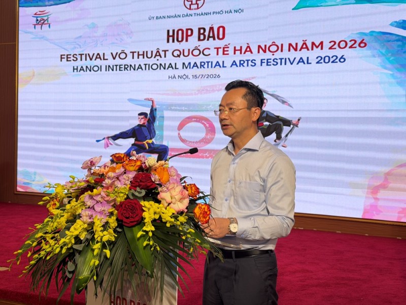 Phó Giám đốc Sở VHTT Hà Nội Phạm Xuân Tài phát biểu tại cuộc họp báo. (Ảnh: T.L)