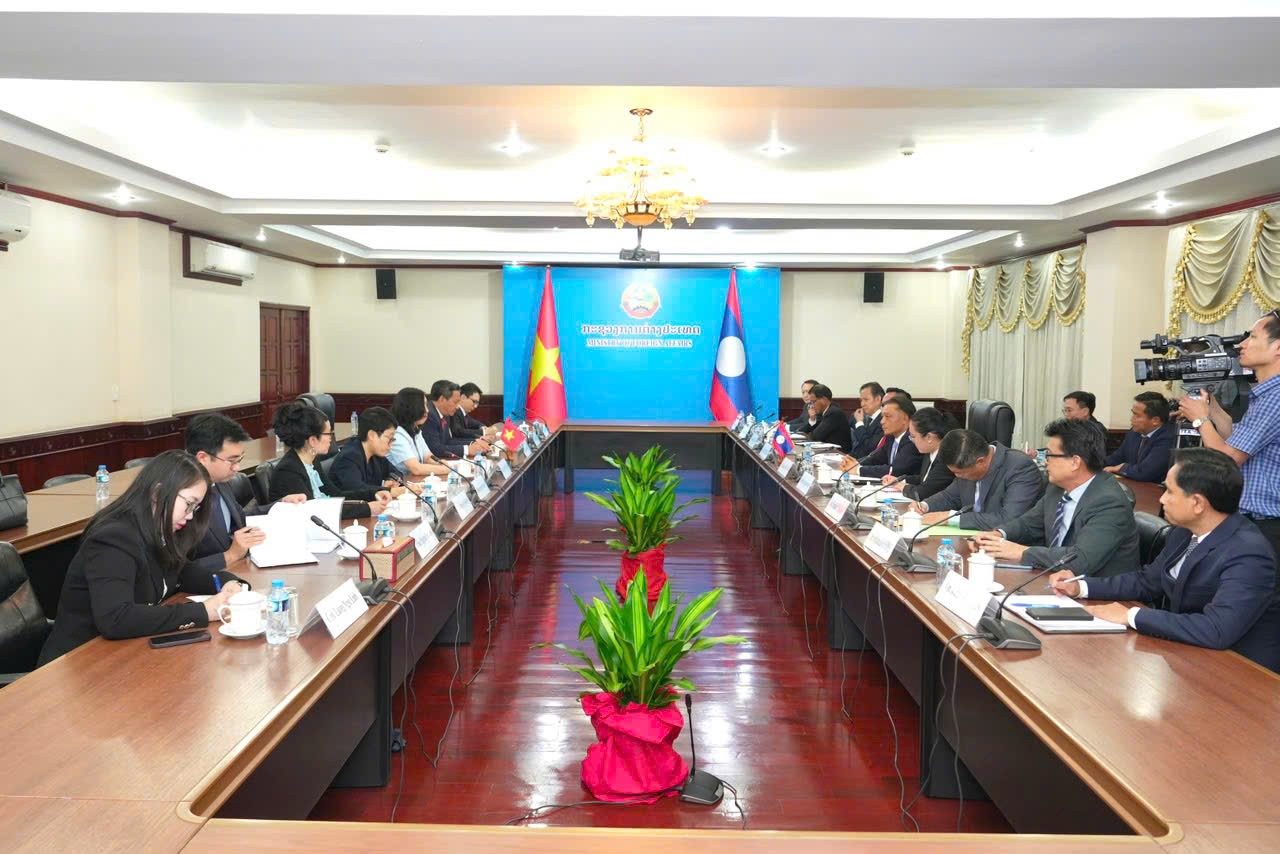 Việt - Lào: hợp tác, trao đổi kinh nghiệm trong công tác kiều dân