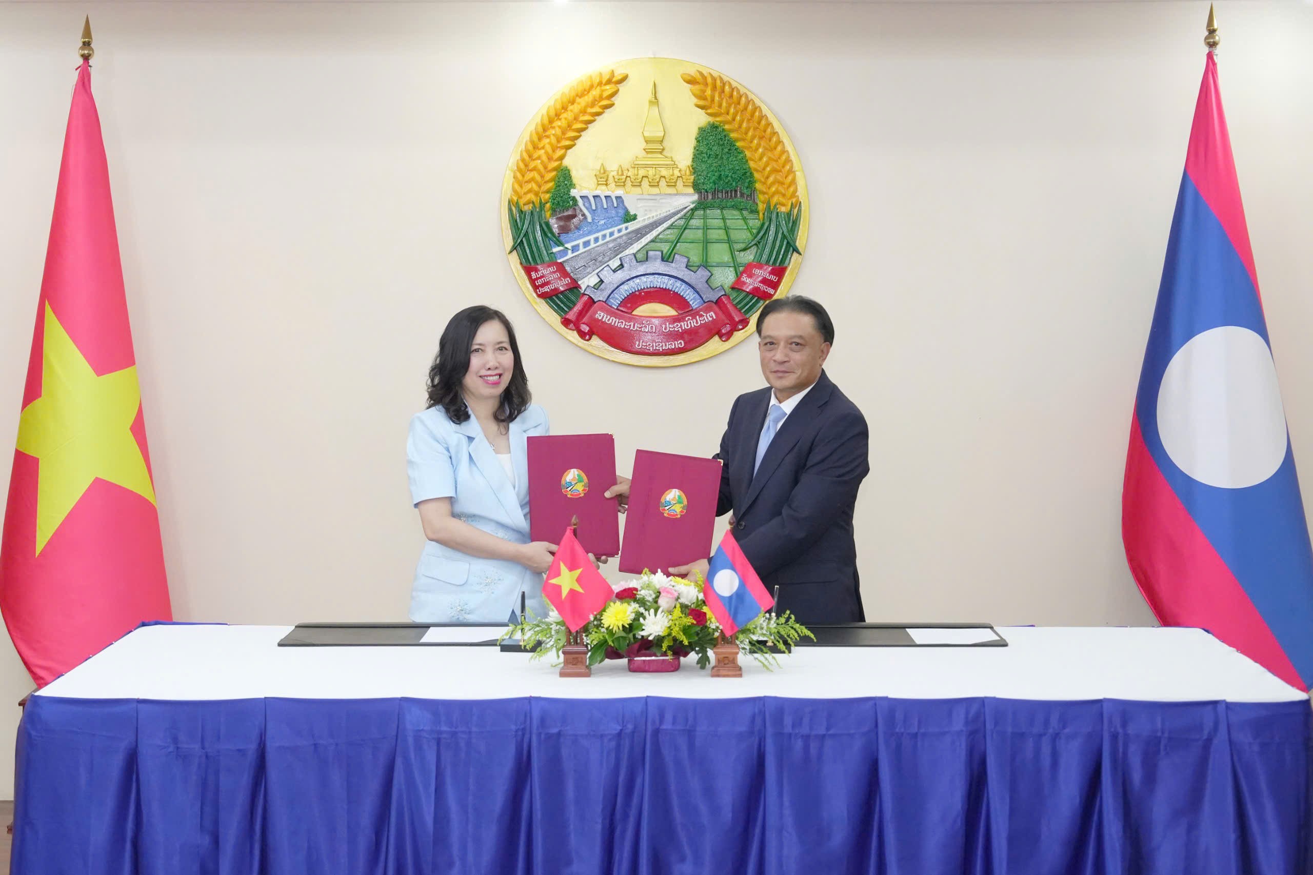Việt - Lào: hợp tác, trao đổi kinh nghiệm trong công tác kiều dân