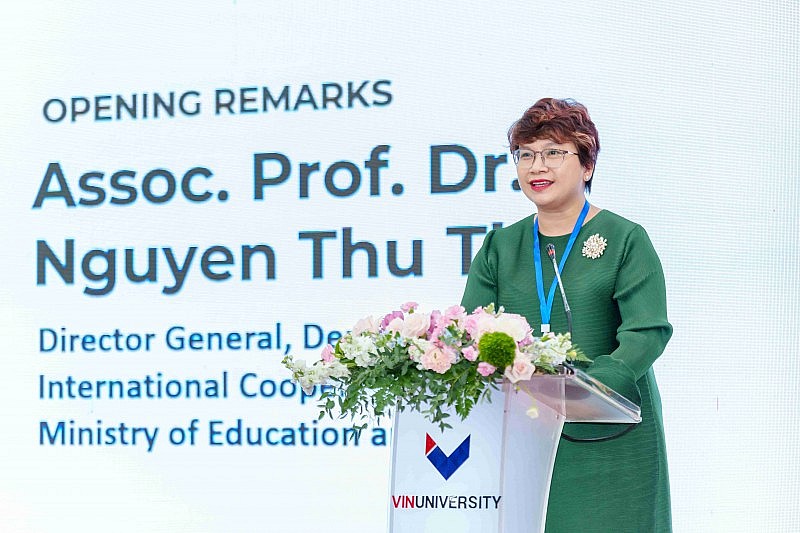 Bà Nguyễn Thu Thủy, Cục trưởng Cục Hợp tác quốc tế, Bộ GD-ĐT phát biểu định hướng về nâng cao vị thế thực chất của giáo dục đại học Việt Nam trên thế giới. Bà Nguyễn Thu Thủy, Cục trưởng Cục Hợp tác quốc tế, Bộ GD-ĐT phát biểu định hướng về nâng cao vị thế thực chất của giáo dục đại học Việt Nam trên thế giới.