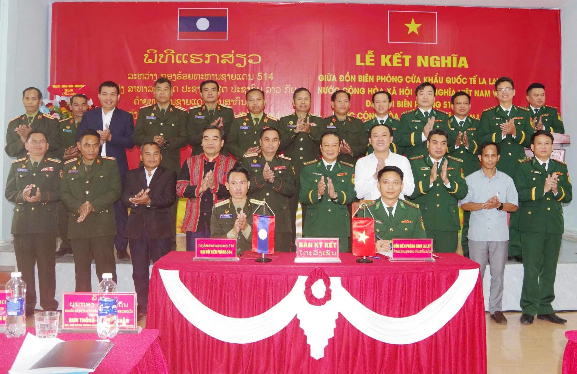 Kết nghĩa lực lượng bảo vệ biên giới Việt Nam - Lào tại Cửa khẩu quốc tế La Lay Kết nghĩa lực lượng bảo vệ biên giới Việt Nam - Lào tại Cửa khẩu quốc tế La Lay