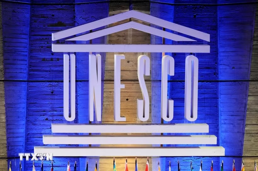  The logo of the United Nations Educational, Scientific and Cultural Organization (UNESCO) at its headquarters in Paris, France. (Photo: AFP/VNA)