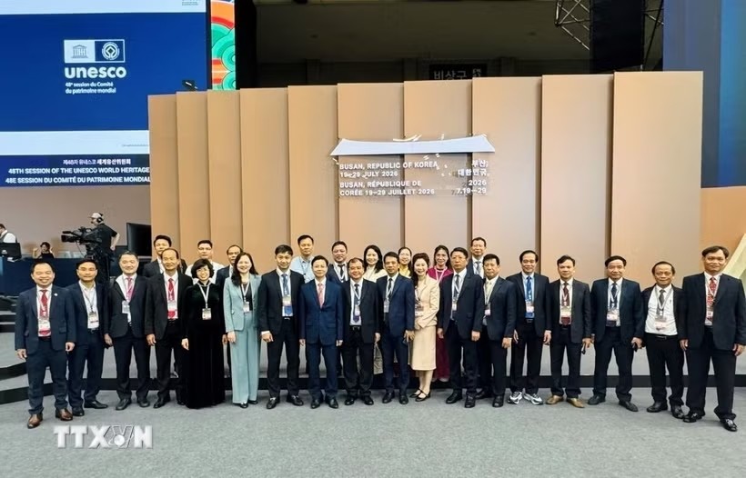Đoàn Việt Nam tại Kỳ họp lần thứ 48 Uỷ ban Di sản thế giới thuộc Tổ chức Giáo dục, khoa học và văn hóa Liên hợp quốc (UNESCO) tổ chức tại thành phố Busan. (Ảnh: Khánh Vân/TTXVN)