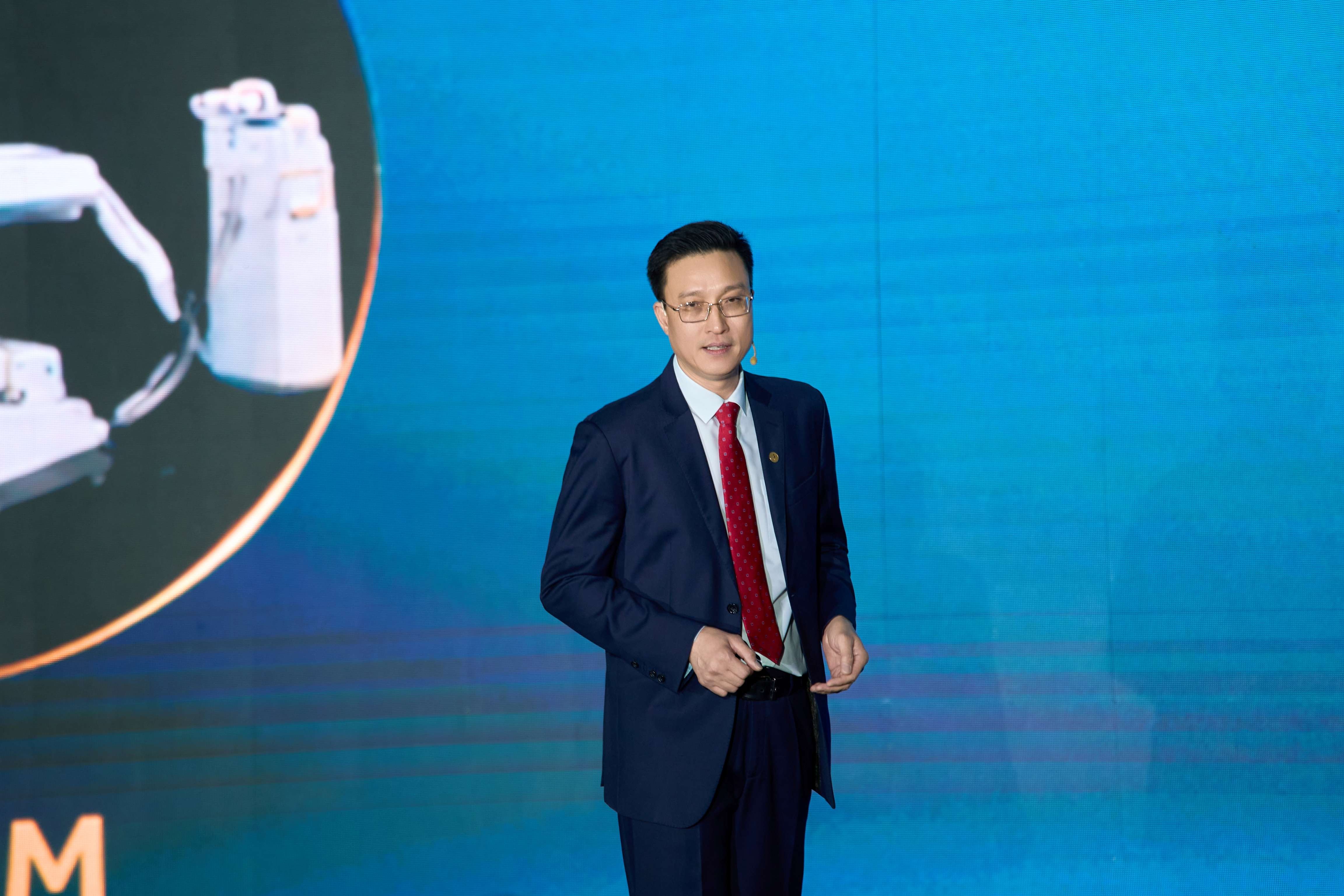 Bác sĩ nói về tương lai của ngoại khoa khi robot phẫu thuật ngày càng hiện diện nhiều trong phòng mổ