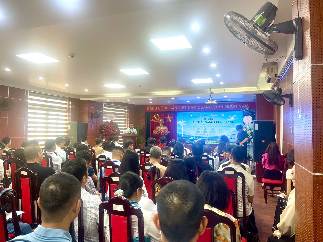 Kết nối doanh nghiệp Việt - Trung, thúc đẩy chuyển đổi năng lượng xanh