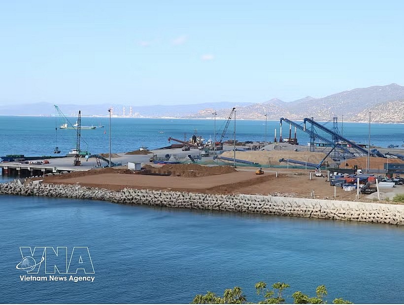 Trung Nam Ca Na International Port in Khanh Hoa province forms a goods supply chain in the region. (Photo: VNA)