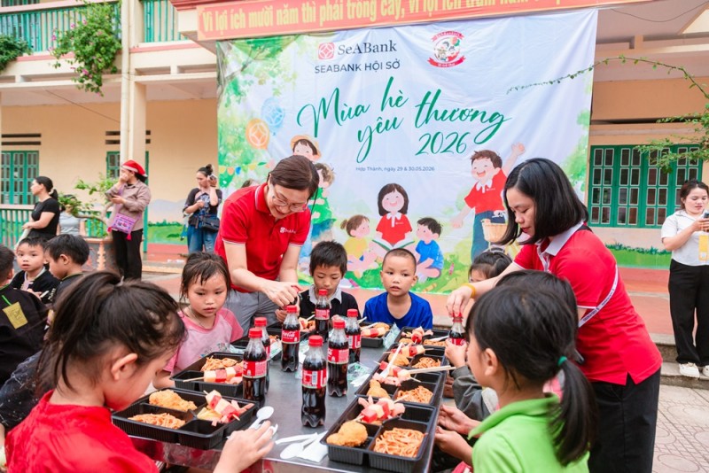 Hoạt động nấu ăn được hưởng ứng tích cực từ các em học sinh Hoạt động nấu ăn được hưởng ứng tích cực từ các em học sinh