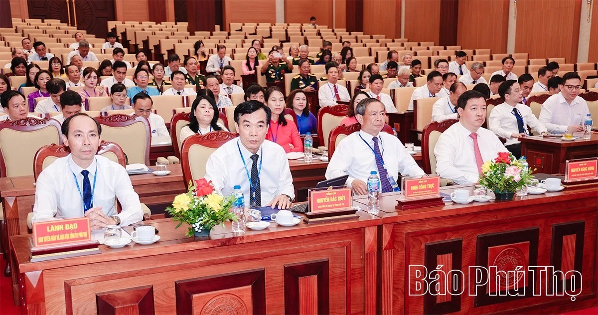 Đồng chí Đinh Công Thực - Phó Chủ tịch Thường trực Ủy ban MTTQ tỉnh Phú Thọ và các đại biểu dự Đại hội. Đồng chí Đinh Công Thực - Phó Chủ tịch Thường trực Ủy ban MTTQ tỉnh Phú Thọ và các đại biểu dự Đại hội.