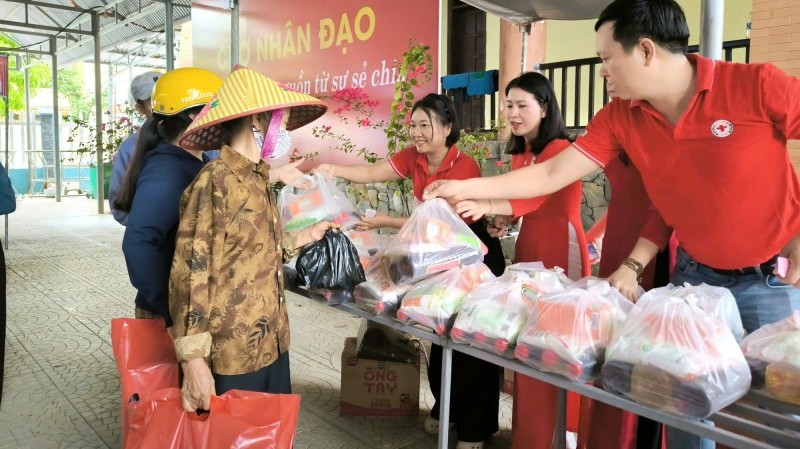 ອົງການກາແດງຫວຽດນາມ ໃຫ້ການຊ່ວຍເຫຼືອປະຊາຊົນກວ່າ 52 ລ້ານເທື່ອຄົນ ພາຍໃນໄລຍະ 2022-2026