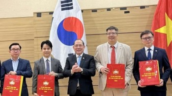 推动越韩民间外交