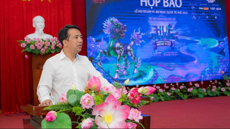 ງານມະໂຫລານດົນຕີ “ມໍລະດົກຕື່ນຕົວ” ເຮັດໃຫ້ ເຫ້ວ ຄຶກຄື້ນ