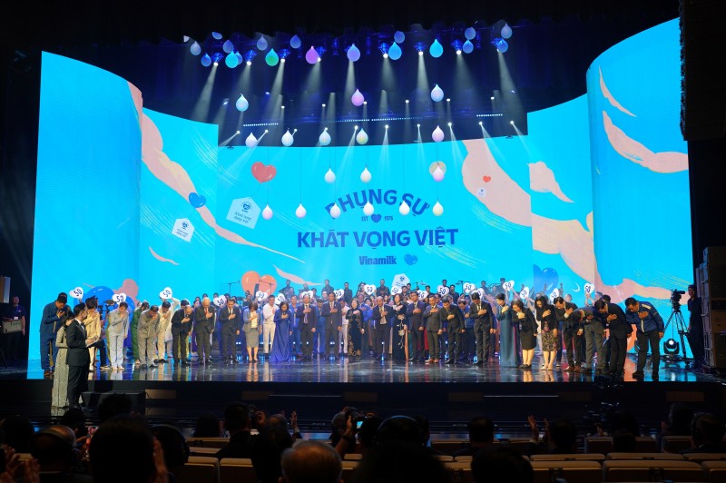 Tập thể lãnh đạo Vinamilk cam kết sẽ không ngừng đổi mới, không ngừng sáng tạo, để mỗi thế hệ trẻ em Việt Nam được thụ hưởng nền dinh dưỡng tốt hơn thế hệ trước. Tập thể lãnh đạo Vinamilk cam kết sẽ không ngừng đổi mới, không ngừng sáng tạo, để mỗi thế hệ trẻ em Việt Nam được thụ hưởng nền dinh dưỡng tốt hơn thế hệ trước.