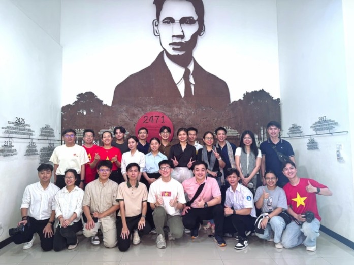 ຕາມຮອຍເທົ້າເພິ່ນ - ປະທານ ໂຮ່ຈີມິນ, ເພີ່ມພູນຄູນສ້າງນ້ຳໃຈຮັກຊາດໃຫ້ແກ່ນັກສຶກສາຫວຽດນາມ ຢູ່ ໄທ