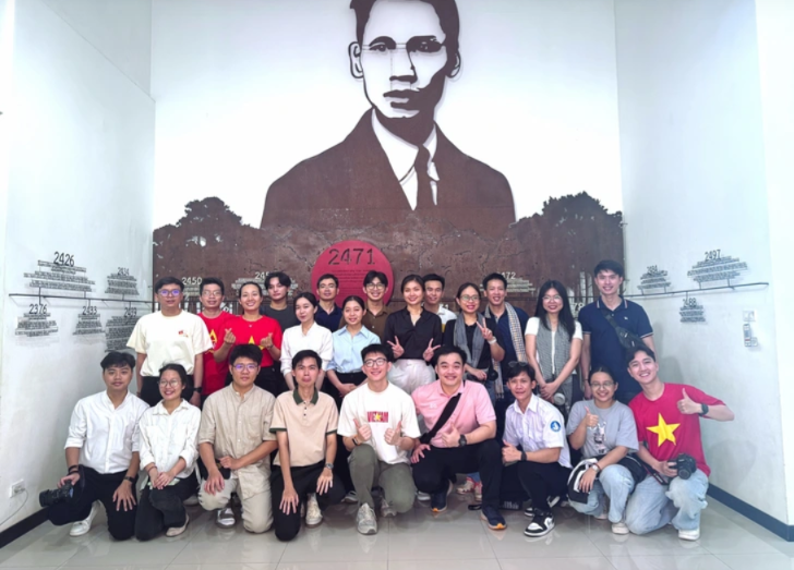 ຕາມຮອຍເທົ້າເພິ່ນ - ປະທານ ໂຮ່ຈີມິນ, ເພີ່ມພູນຄູນສ້າງນ້ຳໃຈຮັກຊາດໃຫ້ແກ່ນັກສຶກສາຫວຽດນາມ ຢູ່ ໄທ