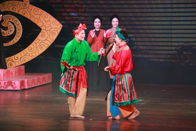 chương trình vẫn giữ nguyên tinh thần của chèo cổ nhưng tạo nhịp điệu sân khấu hiện đại. (Ảnh: T.L) chương trình vẫn giữ nguyên tinh thần của chèo cổ nhưng tạo nhịp điệu sân khấu hiện đại. (Ảnh: T.L)