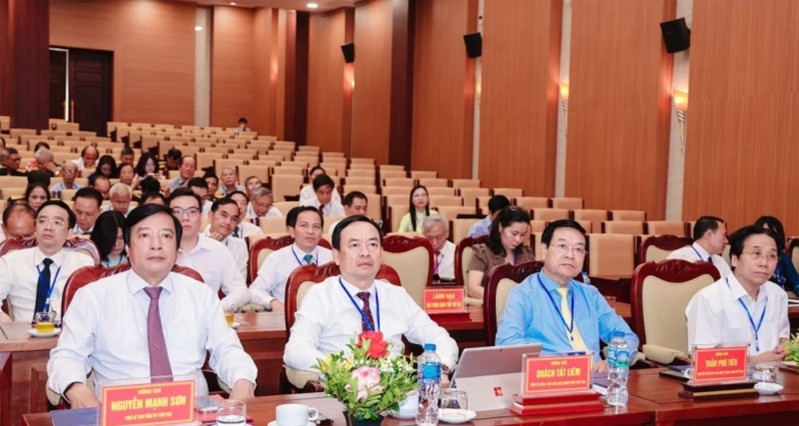 សមមិត្ត Nguyen Manh Son - អនុលេខានៃគណៈកម្មាធិការបក្សខេត្ត ភូថោះ ព្រមទាំងបណ្តាតំណាងចូលរួមមហាសន្និបាត។ សមមិត្ត Nguyen Manh Son - អនុលេខានៃគណៈកម្មាធិការបក្សខេត្ត ភូថោះ ព្រមទាំងបណ្តាតំណាងចូលរួមមហាសន្និបាត។