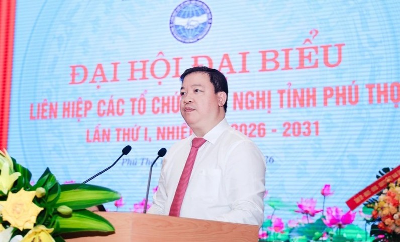 អនុប្រធានសម្ព័ន្ធបណ្តាអង្គការមិត្តភាពវៀតណាម លោក Nguyen Ngoc Hung ថ្លែងមតិនៅឯមហាសន្និបាត។ អនុប្រធានសម្ព័ន្ធបណ្តាអង្គការមិត្តភាពវៀតណាម លោក Nguyen Ngoc Hung ថ្លែងមតិនៅឯមហាសន្និបាត។