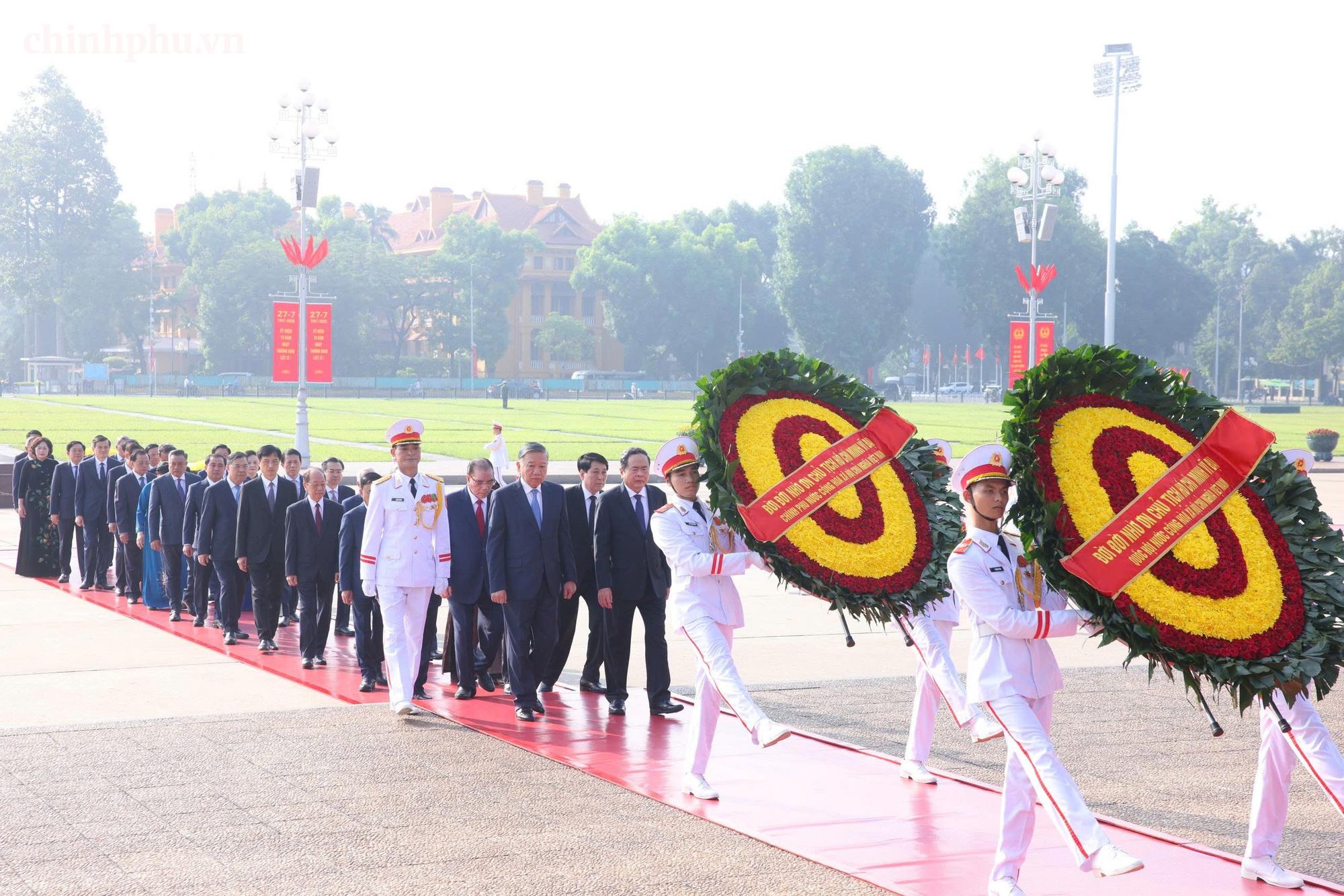Đoàn đại biểu Ban Chấp hành Trung ương Đảng, Chủ tịch nước, Quốc hội, Chính phủ đến đặt vòng hoa và vào Lăng viếng Chủ tịch Hồ Chí Minh Đoàn đại biểu Ban Chấp hành Trung ương Đảng, Chủ tịch nước, Quốc hội, Chính phủ đến đặt vòng hoa và vào Lăng viếng Chủ tịch Hồ Chí Minh