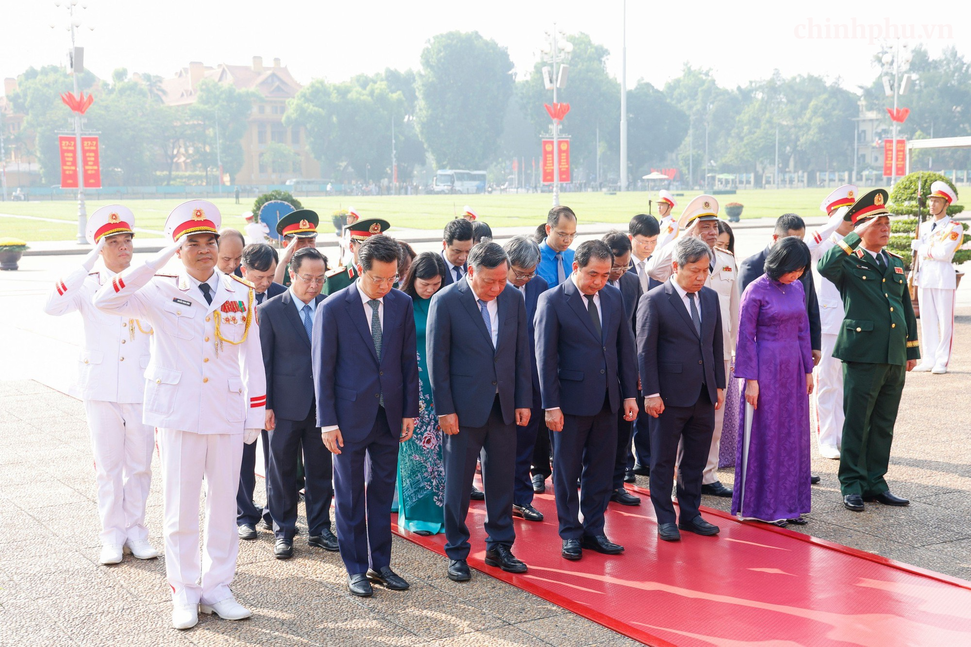 Đoàn đại biểu Thành ủy, HĐND, UBND, Uỷ ban MTTQ Việt Nam thành phố Hà Nội đến đặt vòng hoa và vào Lăng viếng Chủ tịch Hồ Chí Minh Đoàn đại biểu Thành ủy, HĐND, UBND, Uỷ ban MTTQ Việt Nam thành phố Hà Nội đến đặt vòng hoa và vào Lăng viếng Chủ tịch Hồ Chí Minh