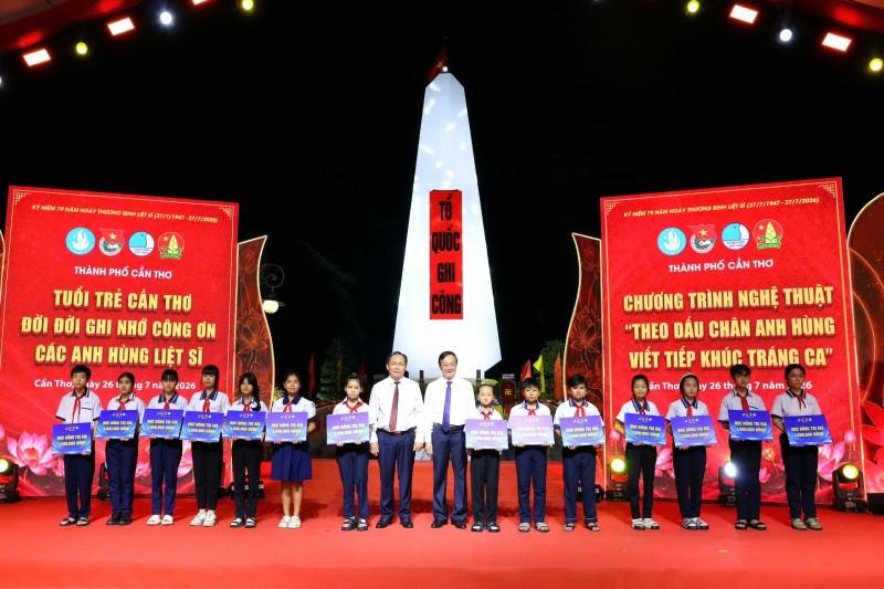 Cần Thơ: Thắp nến tri ân, tiếp nối truyền thống Cần Thơ: Thắp nến tri ân, tiếp nối truyền thống